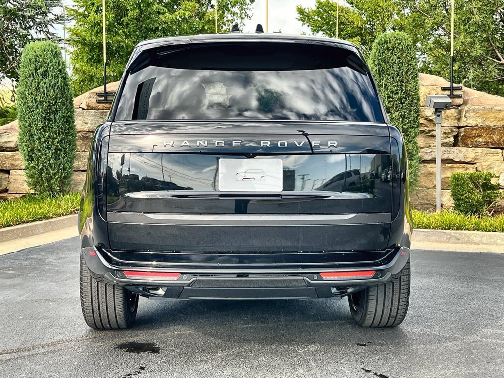 New 2027 Land Rover Range Rover Long Wheelbase SE AWD/4WD image 4
