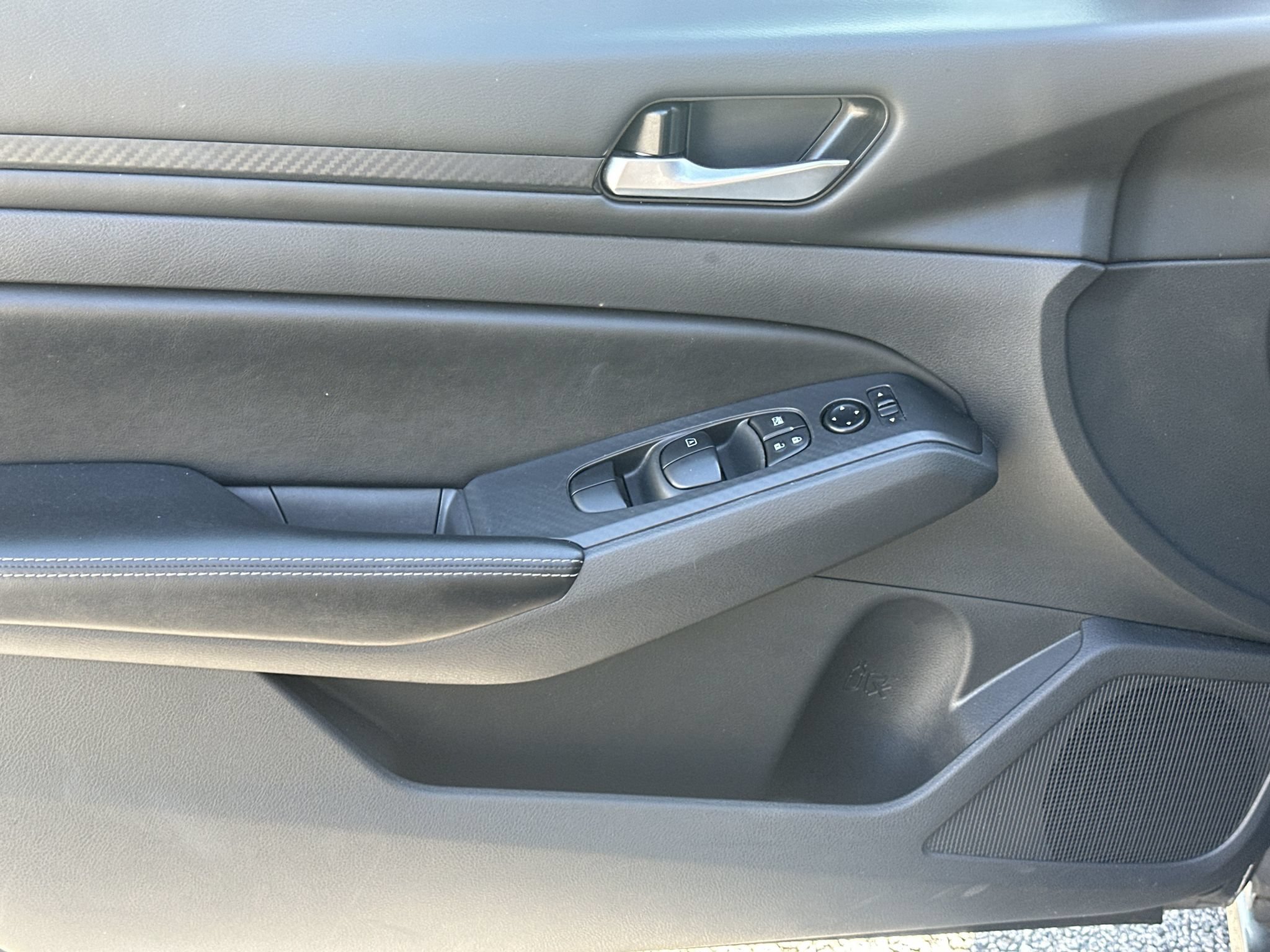 Used 2025 Nissan Altima 2.5 SV FWD image 10