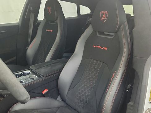 Used 2023 Lamborghini Urus Performante AWD/4WD image 40