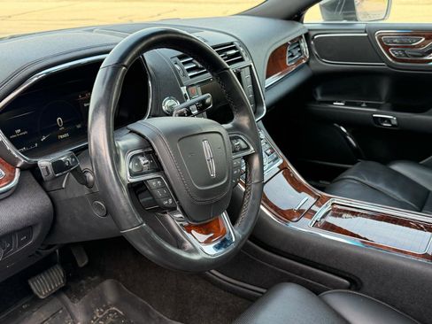 Used 2019 Lincoln Continental Select w/ Continental Climate Package AWD/4WD image 7