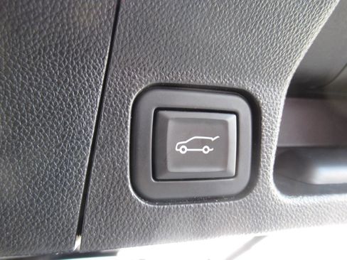 Used 2022 GMC Acadia Denali w/ Denali Ultimate Package AWD/4WD image 17
