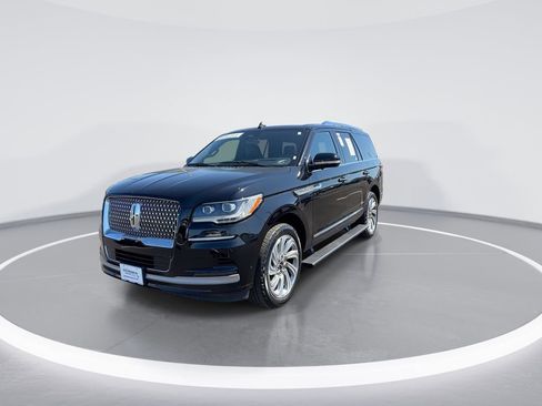 Used 2024 Lincoln Navigator Reserve AWD/4WD image 4