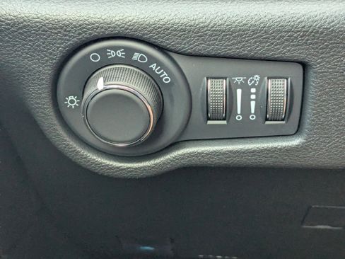 New 2026 Chrysler Voyager LX image 36