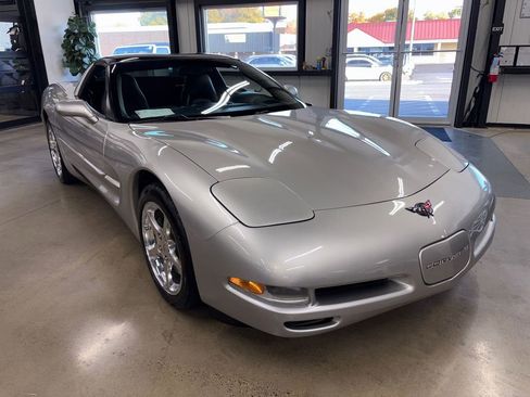 Used 2004 Chevrolet Corvette Coupe w/ Preferred Equipment Group image 16