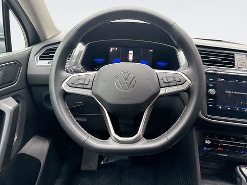Used 2023 Volkswagen Tiguan SE AWD/4WD image 11
