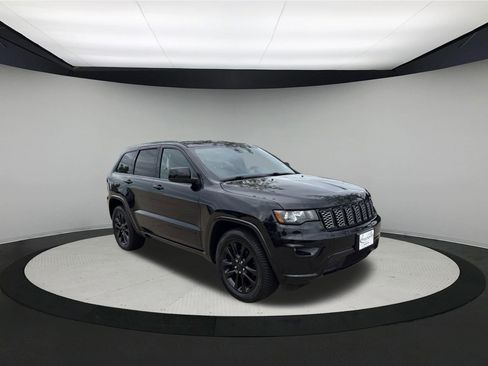 Used 2017 Jeep Grand Cherokee Altitude AWD/4WD image 1