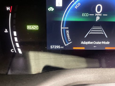 Used 2025 Toyota Camry SE FWD image 19