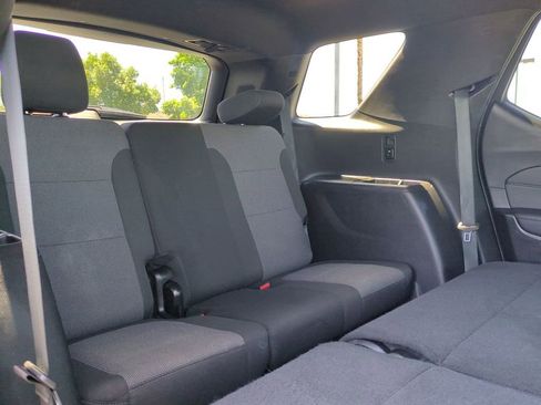 Used 2023 Chevrolet Traverse LT FWD image 32