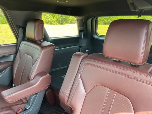Used 2024 Ford Expedition Limited AWD/4WD image 37