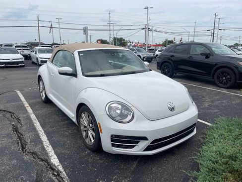 Used 2018 Volkswagen Beetle 2.0T S w/ Style & Comfort Package FWD image 4