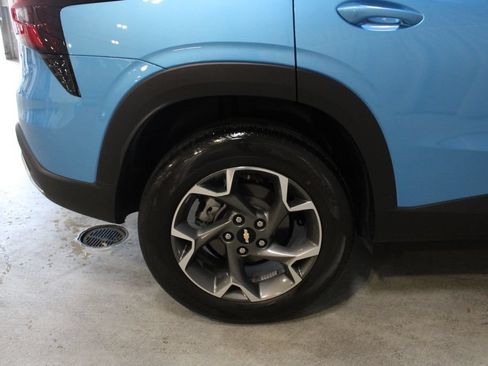 Used 2025 Chevrolet Trax LT w/ Driver Confidence Package FWD image 26