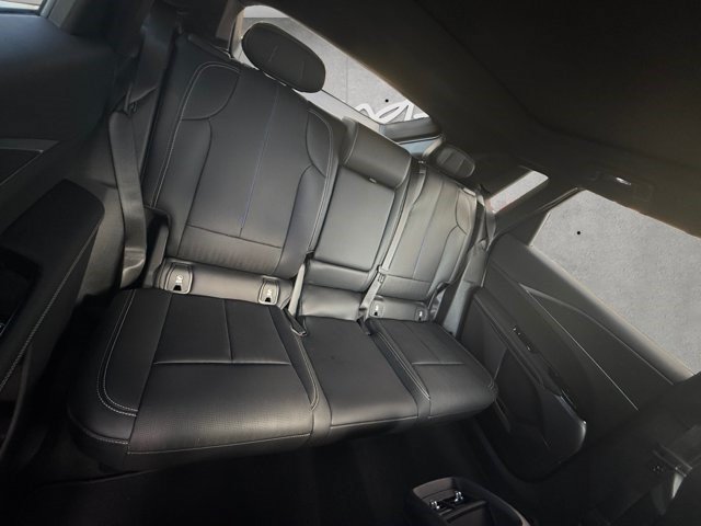 Certified 2026 Cadillac Lyriq Luxury AWD/4WD image 6