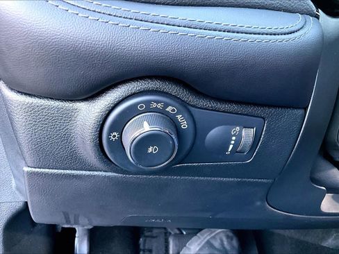 Used 2022 Dodge Durango GT image 32