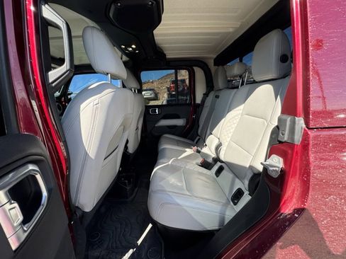 Used 2021 Jeep Gladiator Overland image 10