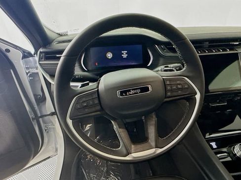 New 2025 Jeep Grand Cherokee Limited image 11