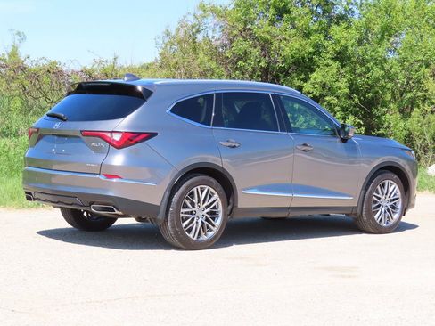 Used 2024 Acura MDX SH-AWD w/ Advance Package image 3