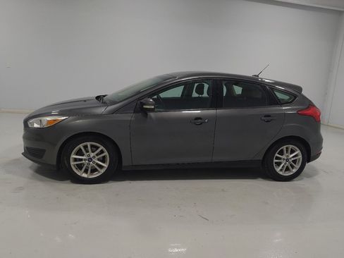Used 2018 Ford Focus SE w/ Cold Weather Package FWD image 2