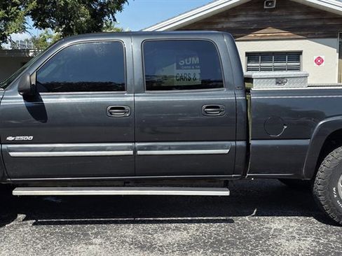 Used 2004 Chevrolet Silverado 2500 LS w/ Skid Plate Package image 2