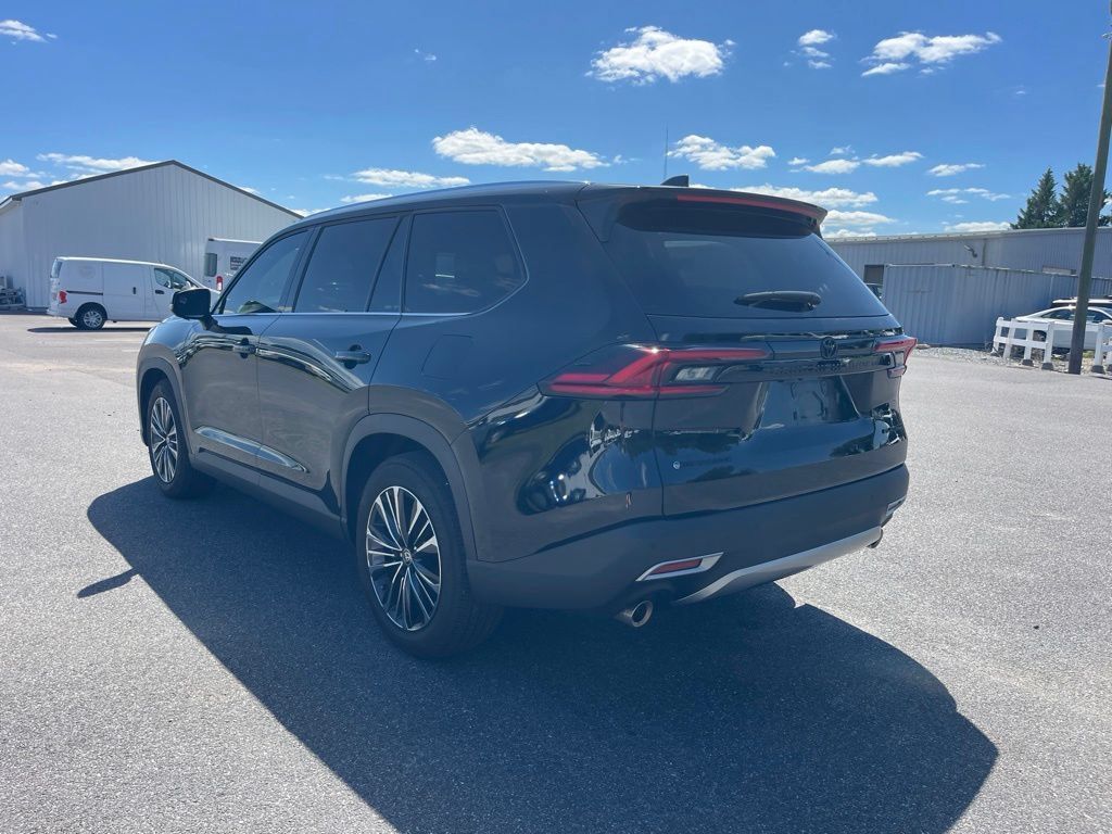 Used 2025 Toyota Grand Highlander AWD Hybrid image 3
