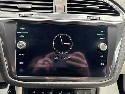 Used 2022 Volkswagen Tiguan SE R-Line AWD/4WD image 10
