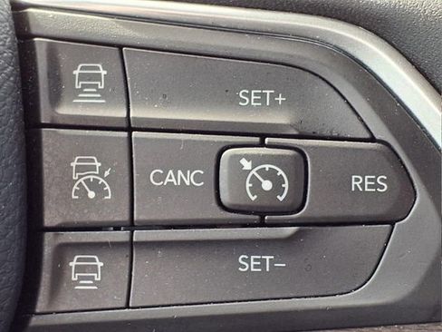 Used 2024 Jeep Grand Cherokee L Limited w/ Luxury Tech Group II image 24