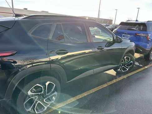 Used 2025 Chevrolet Trax RS w/ Sunroof Package image 5