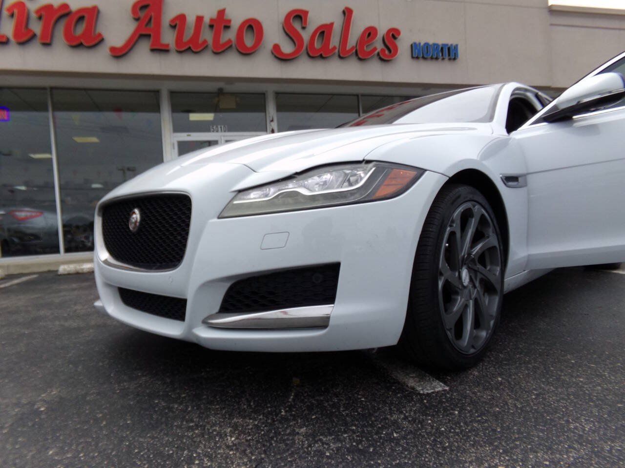 Used 2016 Jaguar XF Premium RWD image 46