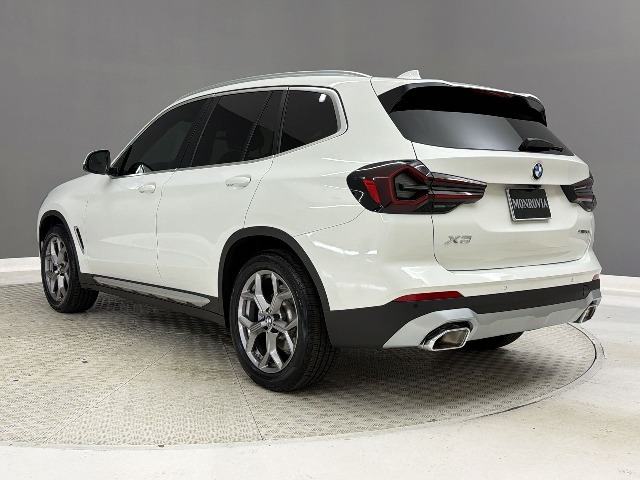 Certified 2024 BMW X3 sDrive30i w/ Convenience Package RWD image 3