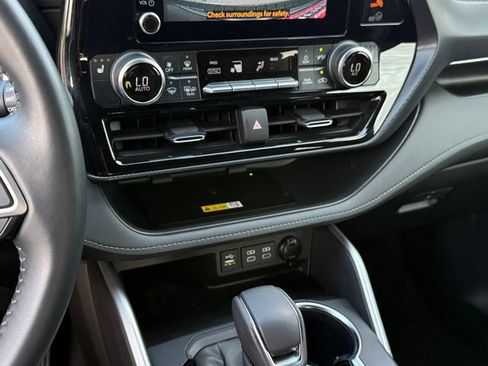 Used 2023 Toyota Highlander XSE FWD image 24