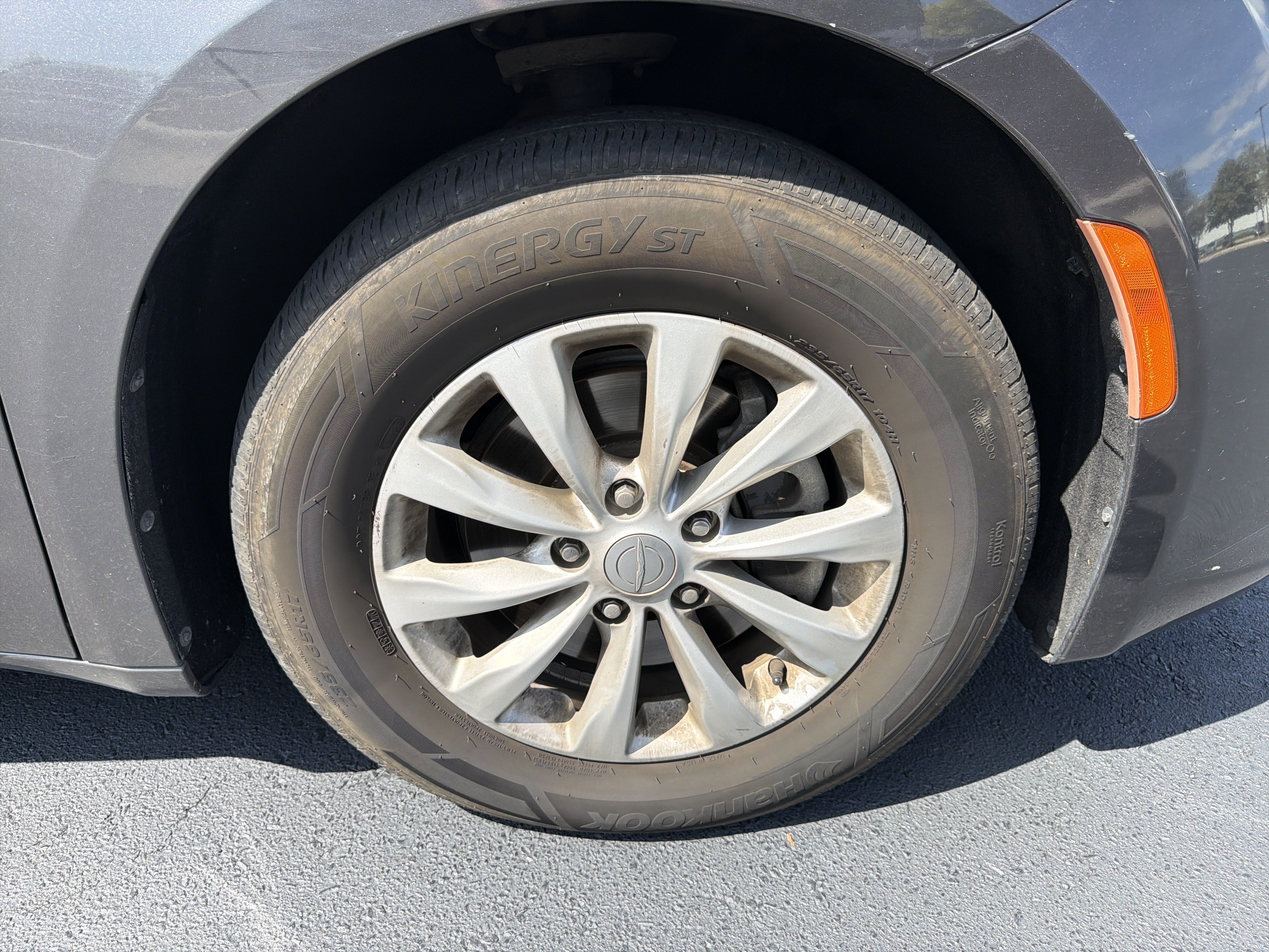 Used 2018 Chrysler Pacifica Touring-L FWD image 12