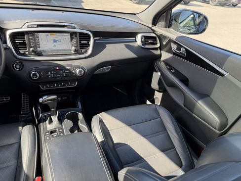 Used 2017 Kia Sorento SX image 39