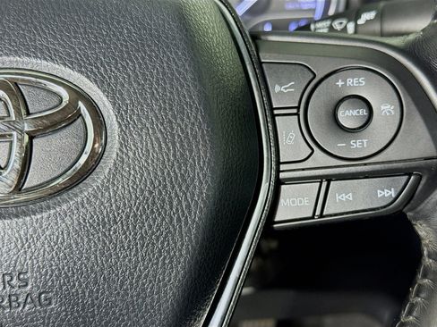 Used 2019 Toyota Camry SE image 14