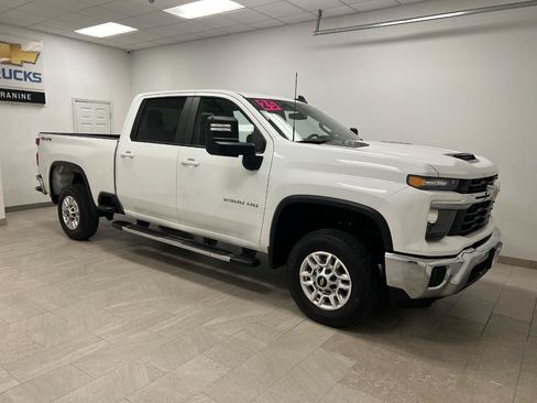 Used 2025 Chevrolet Silverado 2500 LT w/ Convenience Package AWD/4WD image 10