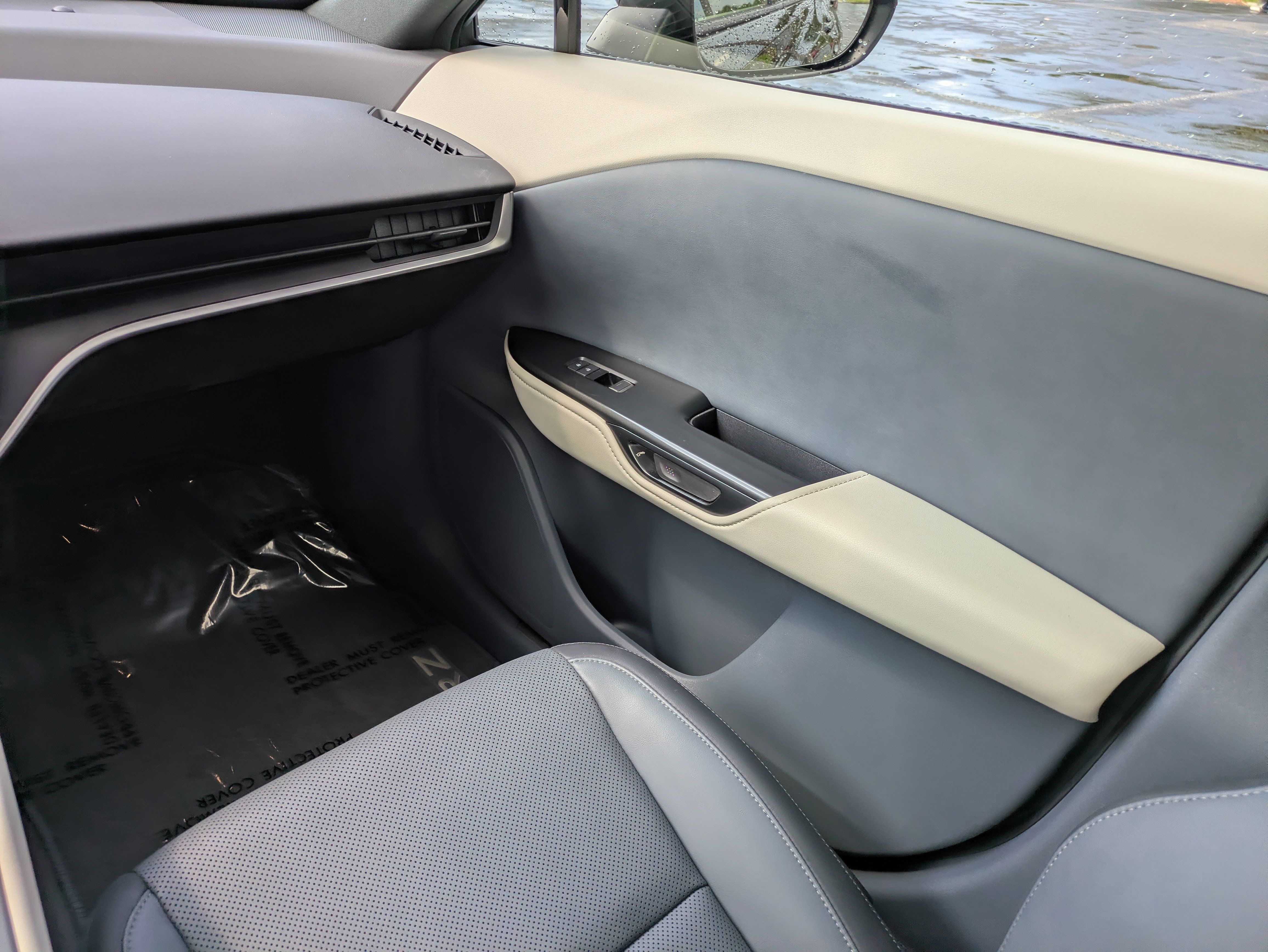 Used 2024 Lexus RZ 300e Premium w/ Accessory Package (Z1) FWD image 15