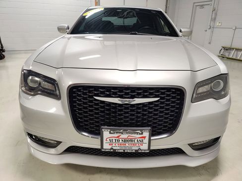 Used 2019 Chrysler 300 S w/ S Model Appearance Package RWD image 3