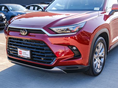 Certified 2024 Toyota Grand Highlander FWD image 11