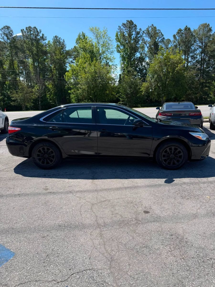 Used 2017 Toyota Camry LE FWD image 8