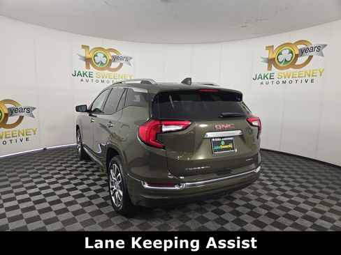 Used 2024 GMC Terrain Denali w/ Denali Premium Package AWD/4WD image 6