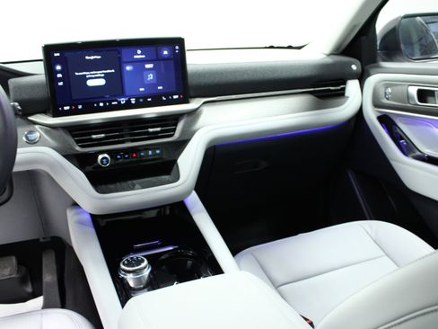 Used 2025 Ford Explorer Platinum w/ Ultimate Package image 20