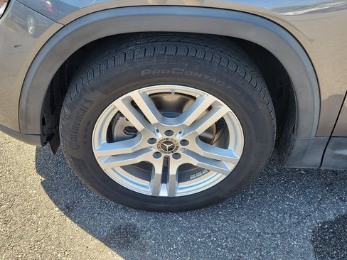 Used 2021 Mercedes-Benz GLB 250 4MATIC w/ Premium Package image 37