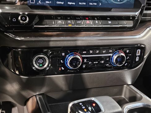 Used 2024 GMC Sierra 1500 SLT w/ SLT Convenience Package image 31