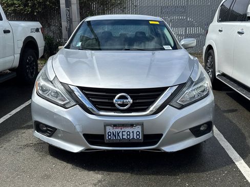 Used 2018 Nissan Altima 2.5 SV image 3