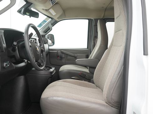 Used 2025 Chevrolet Express 3500 LT w/ LT Preferred Equipment Group RWD image 17