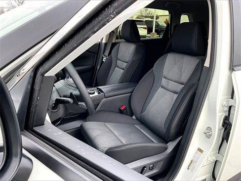 Used 2025 Nissan Rogue SV image 10