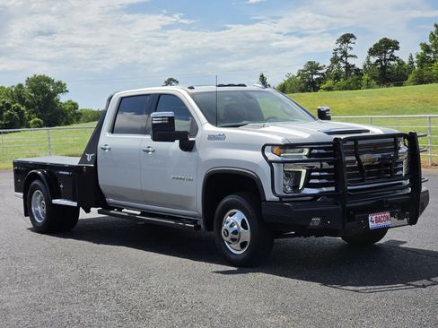 Used 2022 Chevrolet Silverado 3500 High Country AWD/4WD image 3