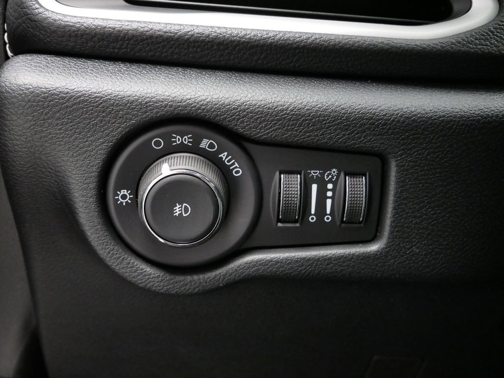 New 2026 Chrysler Pacifica Select AWD/4WD image 34