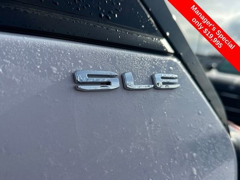 Used 2023 GMC Terrain SLE w/ Driver Convenience Package image 17