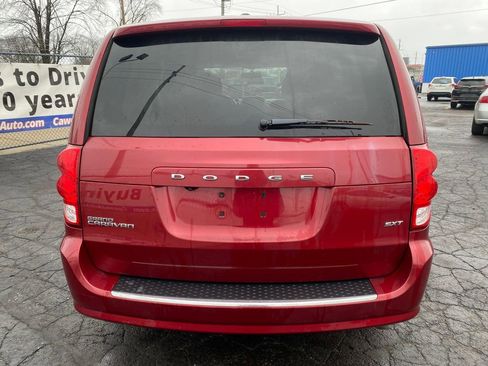 Used 2014 Dodge Grand Caravan SXT image 3