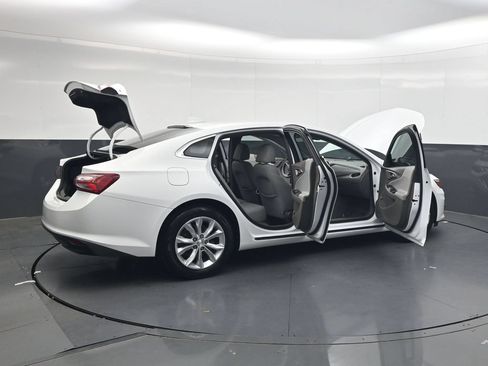 Used 2020 Chevrolet Malibu LT FWD image 38