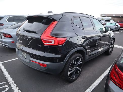 Used 2021 Volvo XC40 T4 R-Design w/ Advanced Package FWD image 4